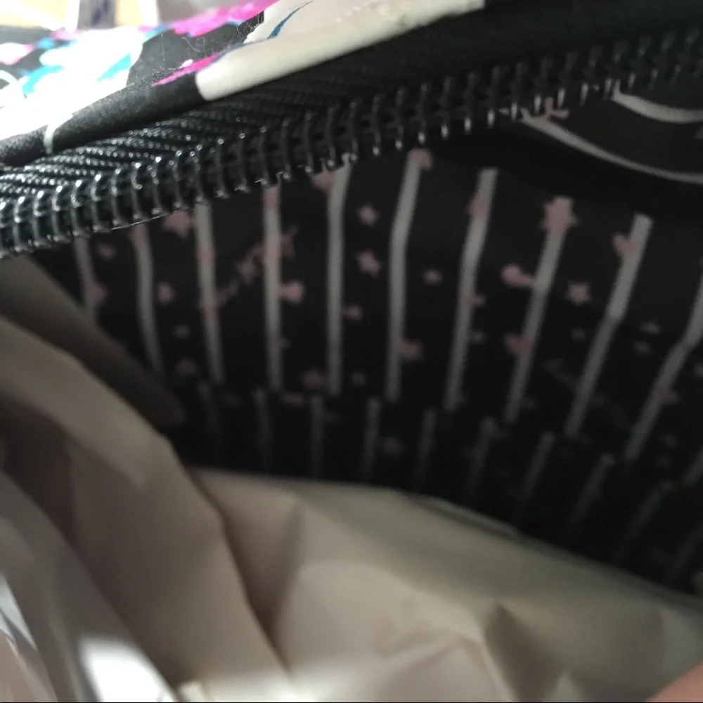 BETSEY JOHNSON QUILTED FLORAL WEEKENDER BAG - Picture 7 of 8